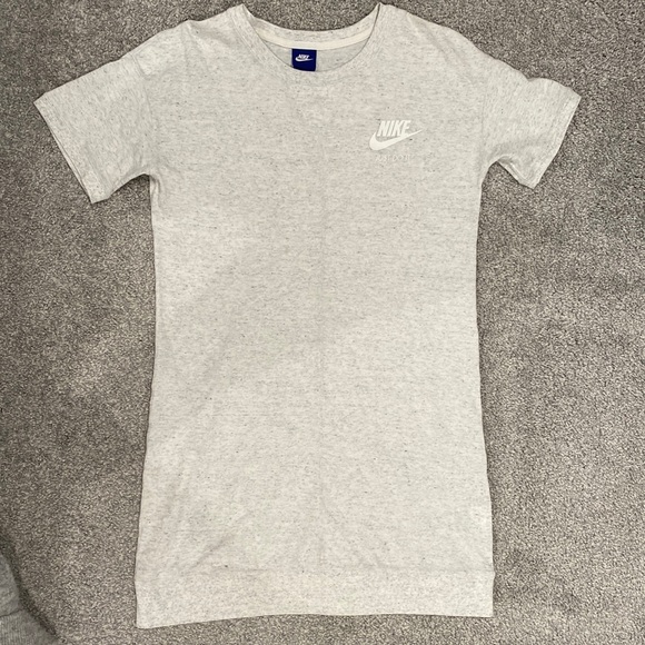 Nike t-shirt dress, cream/gray - Picture 1 of 2